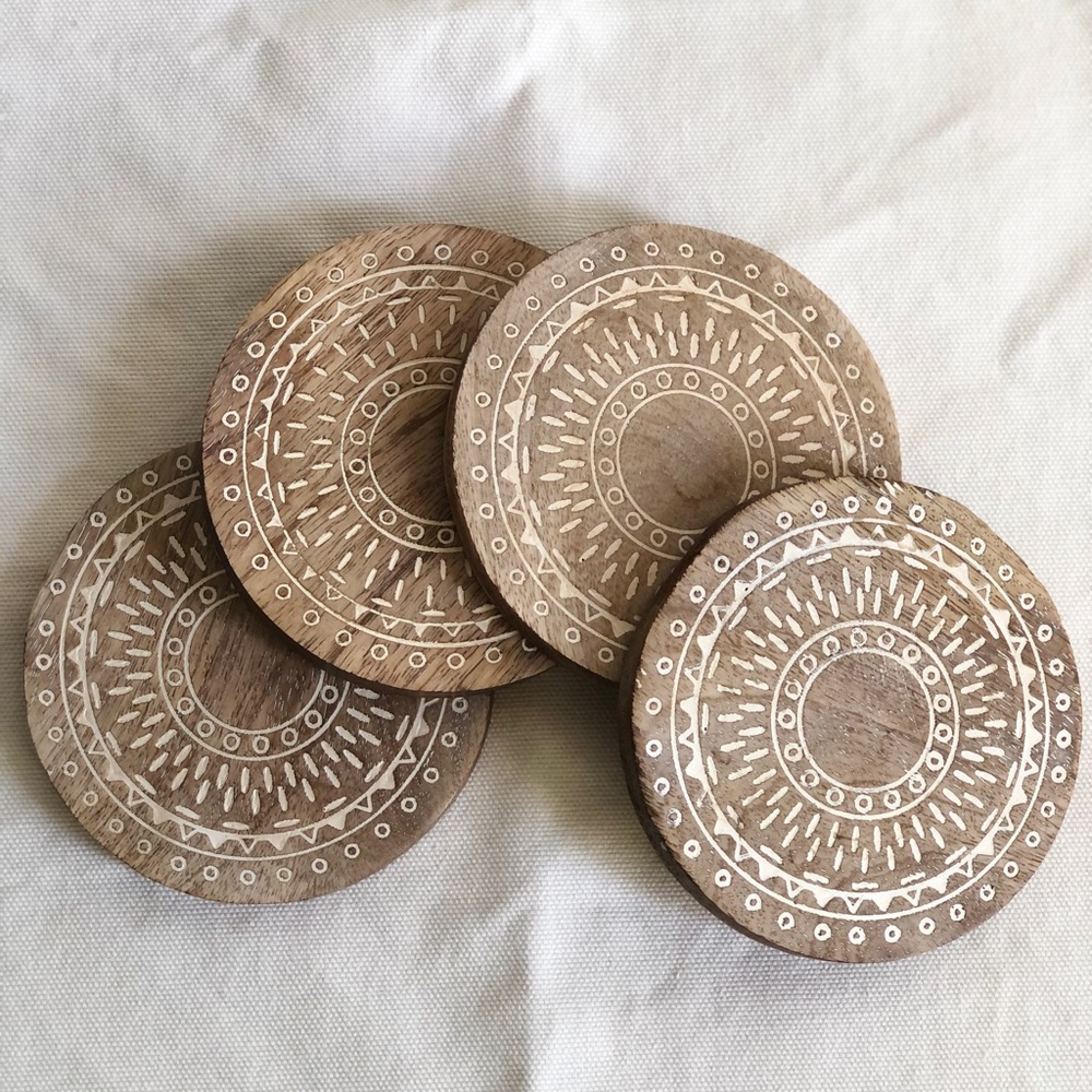Round wooden coasters (set of 4)